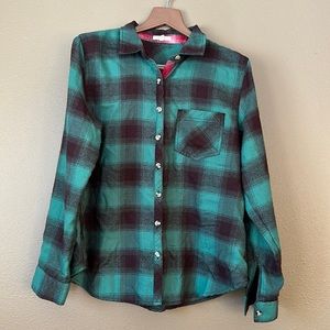 Women’s Maurice’s button up shirt; size large